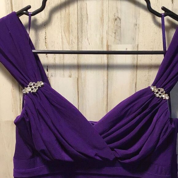 Dress by R& M Richard’s size 4p - Picture 2 of 6